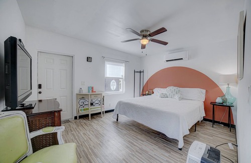 West Palm Beach House | Welcome to the Oasis, a place of refuge and tranquility.