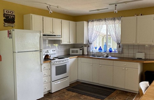 Blind Bay Apartment | Welcome to Therapy Ridge - Carriage House w/Lake Views - Prepare to Breathe!