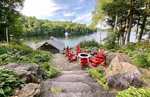 Dorset Cottage | Welcome to this 4,200 sq. ft, 7 bedroom Cottage on Lake of Bays! Sleeps 16