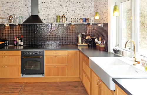 Sauda House | Welcome to this homely cottage by the Saudafjord with views of the mountains and waterfalls opposite