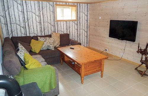 Sauda House | Welcome to this homely cottage by the Saudafjord with views of the mountains and waterfalls opposite