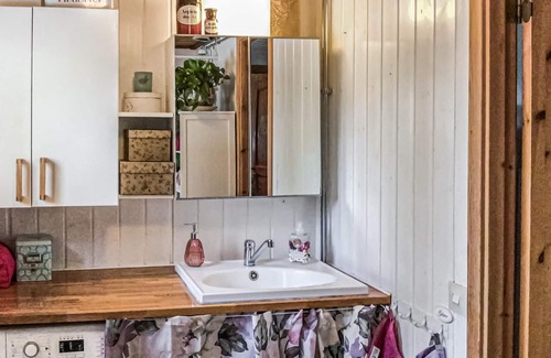 Norrtalje Municipality House | Welcome to this inviting vacation home in an idyllic location on the lake!