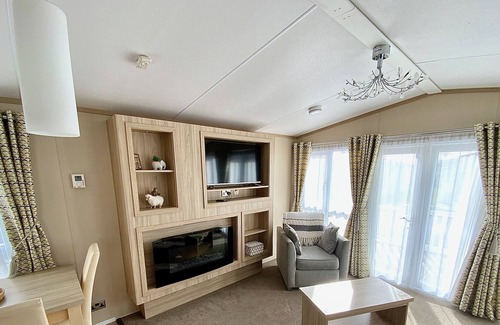 South Cerney Ski Chalet | Welcome to 'ThisOne' our Hoburne Cotswolds little escape