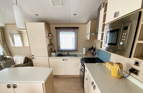 South Cerney Ski Chalet | Welcome to 'ThisOne' our Hoburne Cotswolds little escape