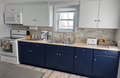 Linwood House | Welcome to Uncle Dave’s Cabin a cozy 2 bedroom by the Saginaw Bay in Linwood