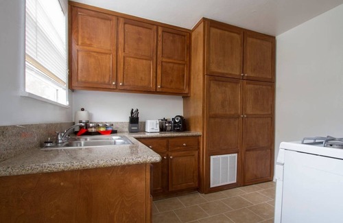Venice Apartment | Welcome to Venice Beach! Steps from Abbot Kinney!