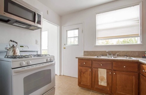Venice Apartment | Welcome to Venice Beach! Steps from Abbot Kinney!