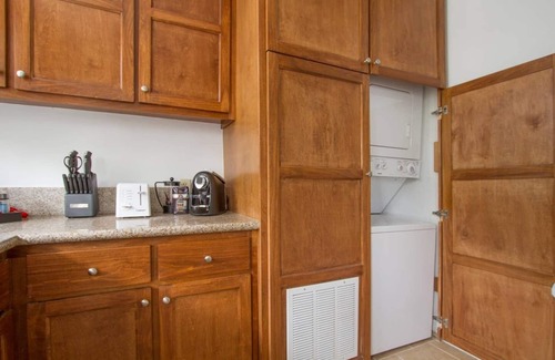 Venice Apartment | Welcome to Venice Beach! Steps from Abbot Kinney!