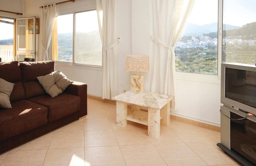 Monda House | Welcome to "Villa de Vistas". Escape the daily grind with a relaxed, authentic Spanish experience wi
