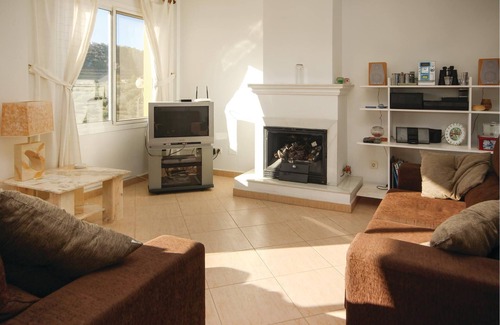 Monda House | Welcome to "Villa de Vistas". Escape the daily grind with a relaxed, authentic Spanish experience wi
