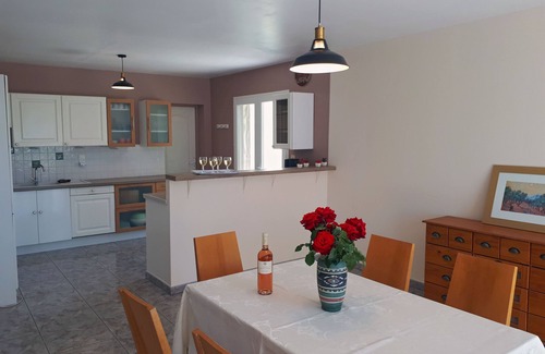Cesseras House | Welcome to Villa Les Roques*, in the heart of the Minervois region (air-conditioned, fenced)