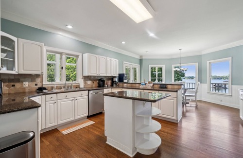 Lake Norman of Catawba House | Welcome to Wake and Lake - Beautiful Waterfront Home with Great Amenities!