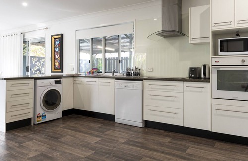 Yandina House | Welcome to your home located in the picturesque town of Yandina, Queensland!