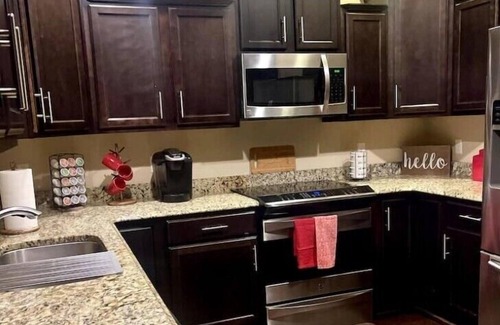 Forest House | Welcome to your Home Away from Home! Spacious, pet friendly and 15 mins to LU.