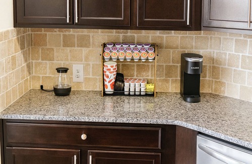 Lilburn House | Welcome to Your Lilburn Townhome Retreat – Near Stone Mountain!