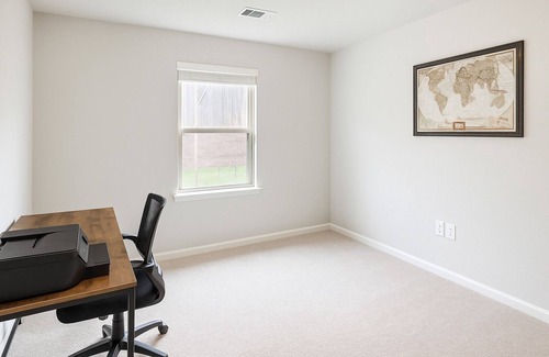Lilburn House | Welcome to Your Lilburn Townhome Retreat – Near Stone Mountain!