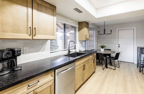 Scottsdale Vista North Townhomes House | Welcome to your modern North Scottsdale escape—3BR, 2BA with 2 king beds and 1 queen. Enjoy a cozy fire pit, fenced yard, BBQ, and community pool, all minutes from TPC Scottsdale, spring training, hiking, dining, and Old Town nightlife.