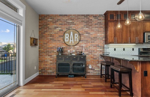 South Gateway House | Welcome to your new favorite spot! W/hot tub!