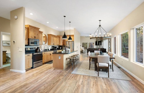 Highland Pines House | Welcome to your perfect forest retreat!