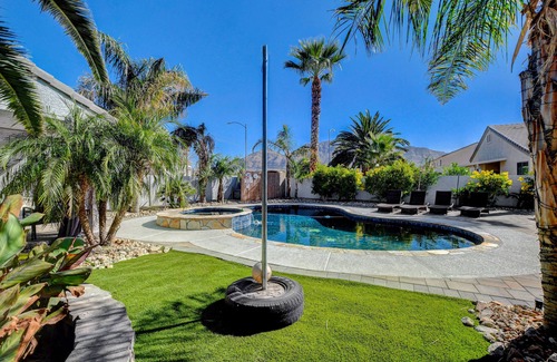 Sunrise Manor House | Welcome to your private oasis in the heart of Las Vegas!