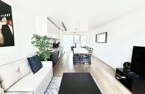 Chinatown Condo | Welcome to Your Stylish Retreat in Vibrant Chinatown!