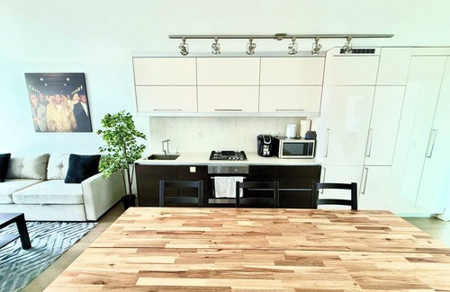 Chinatown Condo | Welcome to Your Stylish Retreat in Vibrant Chinatown!