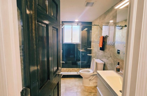 North Philadelphia East Apartment | Welcome to your ultimate Philly getaway! Nestled in the heart of Philadelphia,