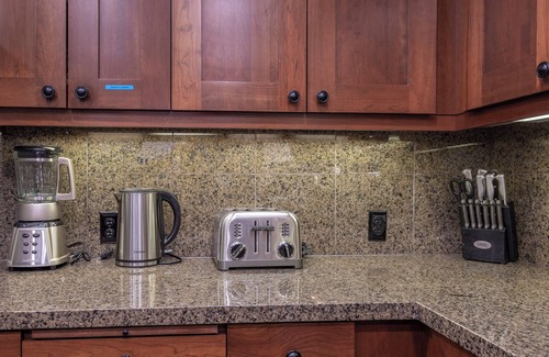 Truckee Condo | Welcome to your upscale ski in/out 1BD/1BA condo with free parking and upgrades.