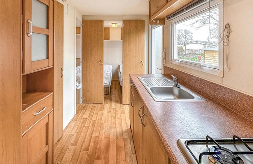Veldhoek House | Welcome to your vacation in this inviting vacation home with plenty of activity options.