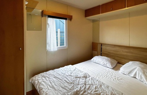 Veldhoek House | Welcome to your vacation in this inviting vacation home with plenty of activity options.