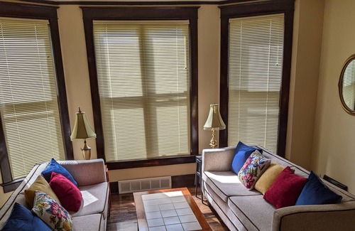 Ironwood House | Welcome Traveling professionals- beautiful lower flat by the Iron Belle Trail!