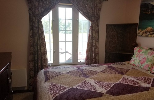 Petite-Riviere-de-l'Ile Apartment | Welcome🌞1 bedroom apartment in the house, up to 2 guests, with nature around