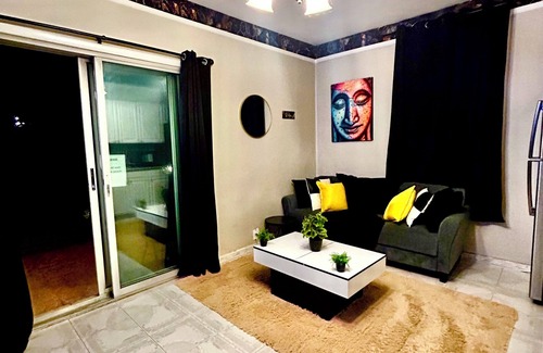 Williamsbridge House | Welcoming 1-bedroom house in The Bronx.