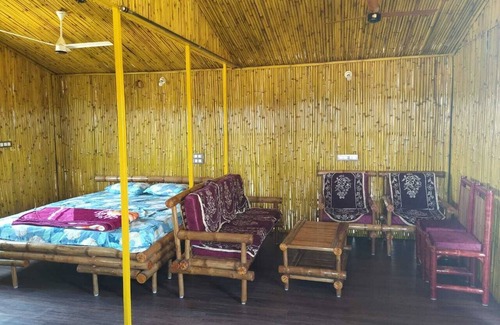 Hindupur Other | Welcoming 1-bedroom farmhouse in Chilamathur with stunning views