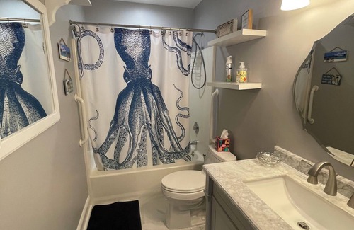Margate City Condo | Welcoming 2-bedroom condo in Margate, NJ,. 2 blocks to beach