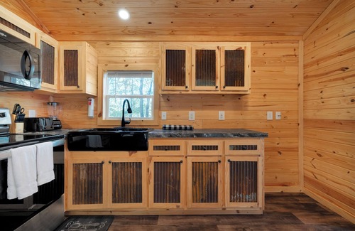 Jamestown Cabin | Welcoming 2 Bedroom 1 Bath Tiny Cabin located at Lake Cumberland #402
