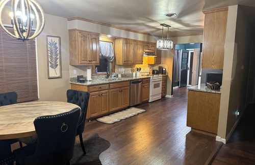 Clarendon House | Welcoming 2-bedroom house with HVAC in Clarendon with large lot and court yard