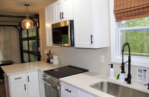 Se Ree House | Welcoming 2-bedroom house with lake access in charming McDaniels