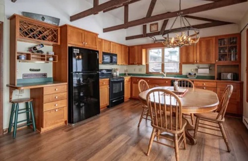 Old Forge House | Welcoming 2-bedroom house with WiFi in Old Forge