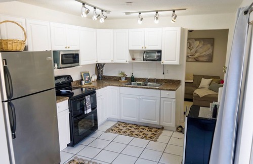Lake Worth Corridor House | Welcoming 2-bedroom house with AC in Greenacres