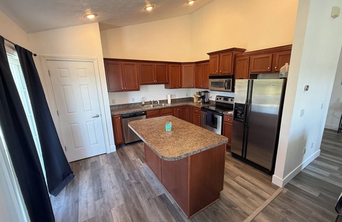 South Bend House | Welcoming 2-bedroom townhome in South Bend, short walk to Notre Dame!