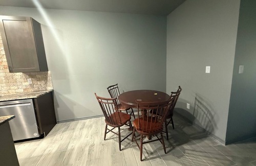 Temple Condo | Welcoming 3 Bedroom Central to all Major Stops