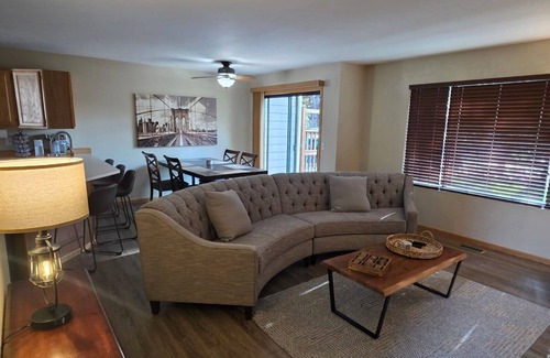 West End Condo | Welcoming 3-bedroom condo with AC in Billings