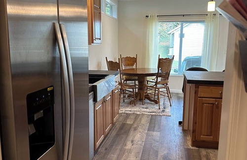 Bunker Hill House | Welcoming 3-bedroom house with WiFi in Coos Bay