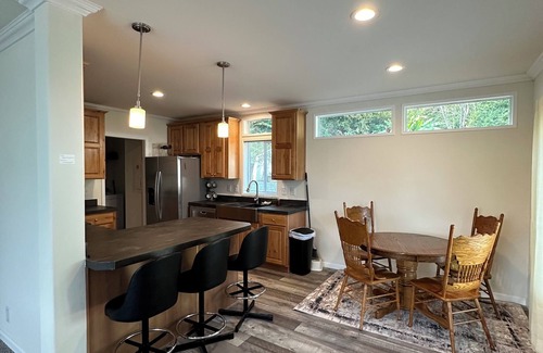 Bunker Hill House | Welcoming 3-bedroom house with WiFi in Coos Bay