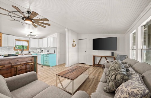 Lakeland House | Welcoming 3-bedroom mobile home with AC in Oscar