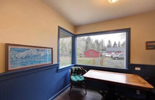 Long Beach House | Welcoming 3-bedroom house with WiFi in Long Beach
