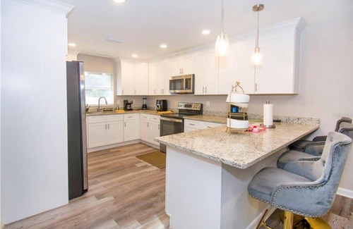 Lakeland House | Welcoming 4-bedroom house with AC in Lakeland