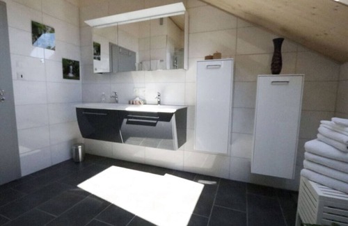 Tauberbischofsheim Boat Rental | Welcoming apartment near lake