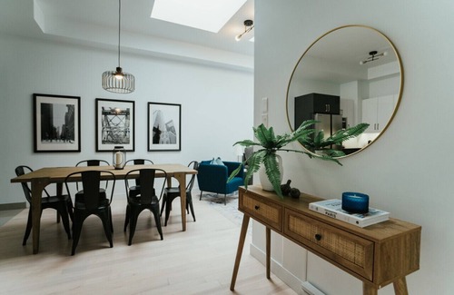 La Petite-Patrie Apartment | Welcoming and Light Filled 2bdr Apartment